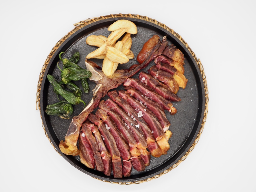 Carne preparada para compartir en La Capilleta